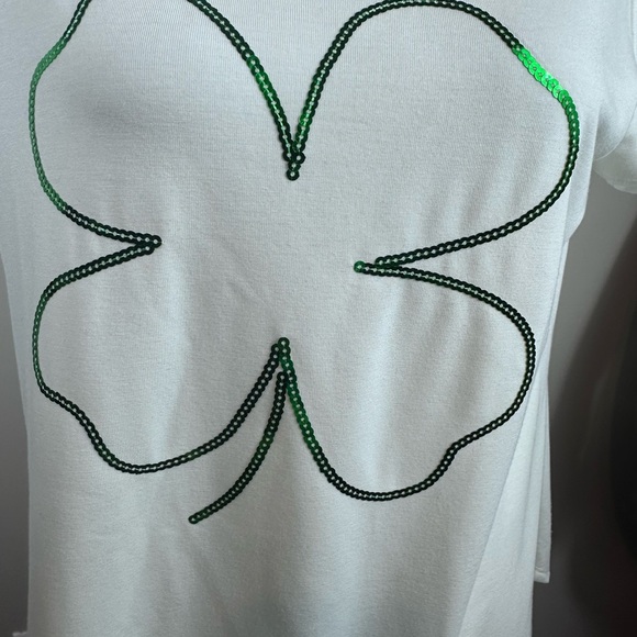Apt. 9 Off-White top with green Sequin Shamrock size large - Picture 7 of 9